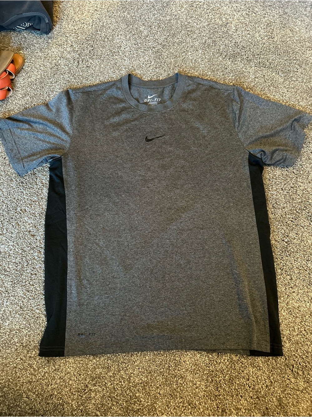 Nike Men’s Grey and Black Dri-FIT Short Sleeve Tee